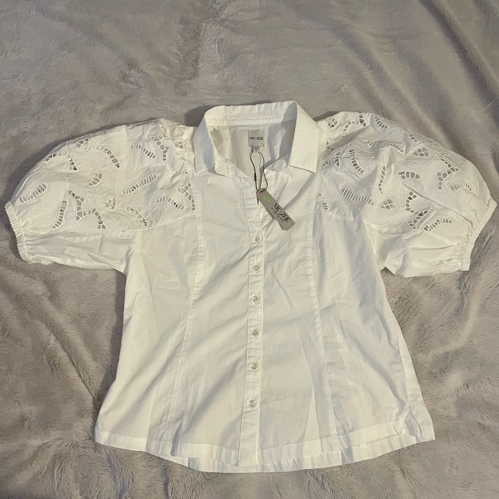Nic & Zoe Eyelet Sleeves Shirt